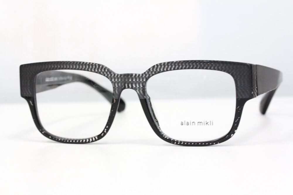 触って育てて、長く楽しんでほしいフレーム。