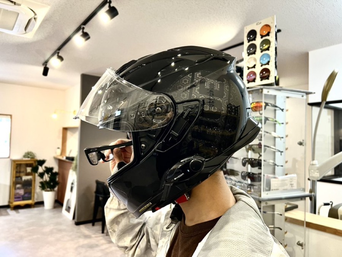 バイク用メガネ・サングラスを作るなら、ヘルメットをご持参ください。