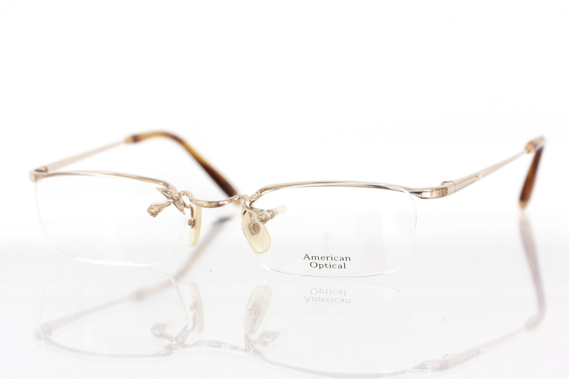 American Optical ”Numont 304”